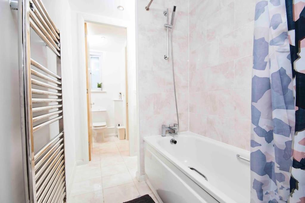 Dellehomes- Free Parking, Wfh, Family-Friendly Mánchester Exterior foto